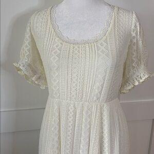 Torrid Cream Lace Maxi Dress in size 00/M-L new with tags